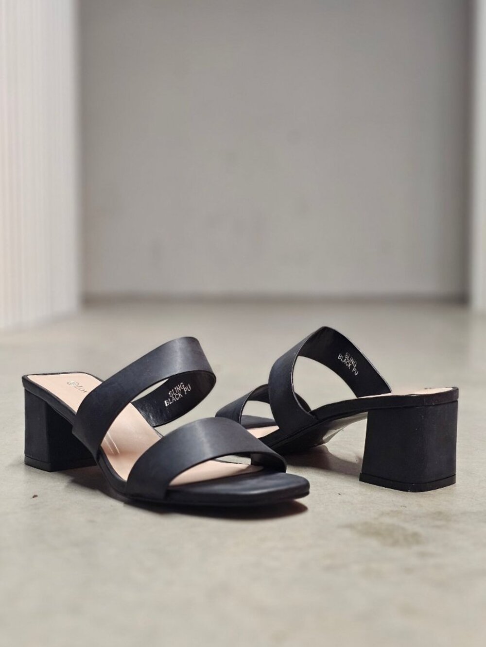 Black Block Heel Slide Sandals With Double Straps Open Toe & Square Heel Design